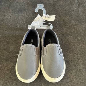 NEW Old Navy Baby Toddler Boys Size 6 Gray Slip On Casual Low Sneaker Shoes